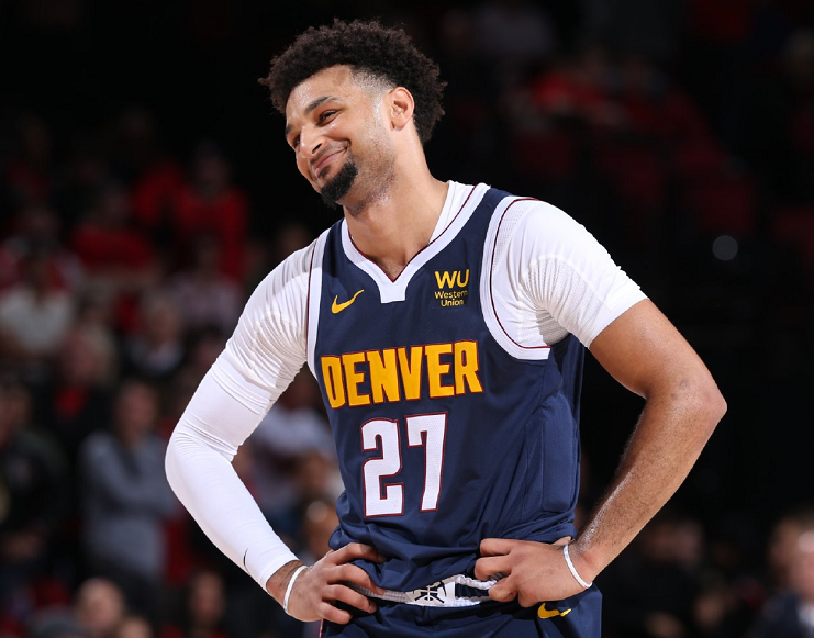 问鼎娱乐-穆雷回归赛场，连败首场状态亮眼，篮网观众沸腾！的简单介绍