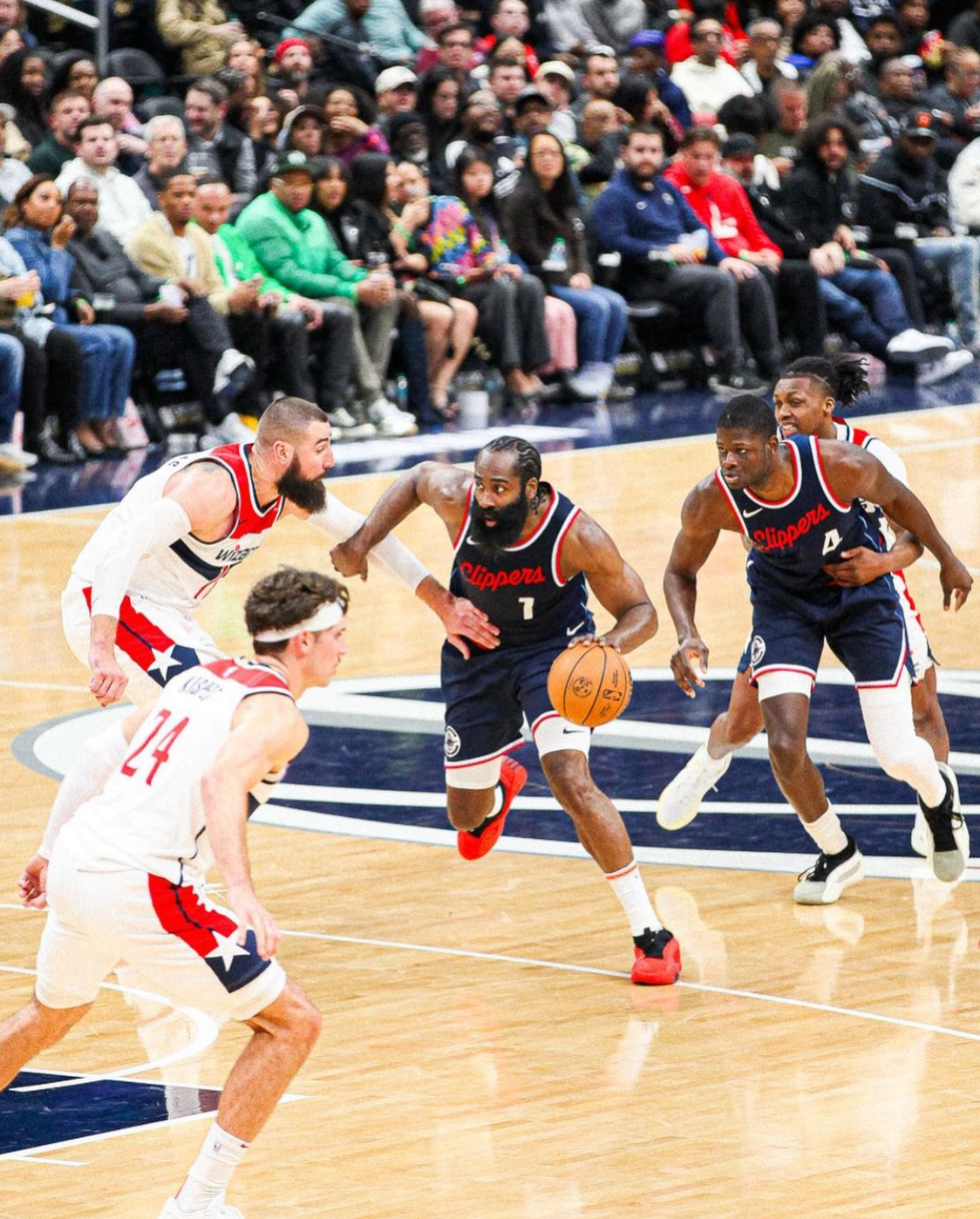 问鼎国际-哈登连续二十场比赛得分超过败北，加拿大队挑战极限！的简单介绍