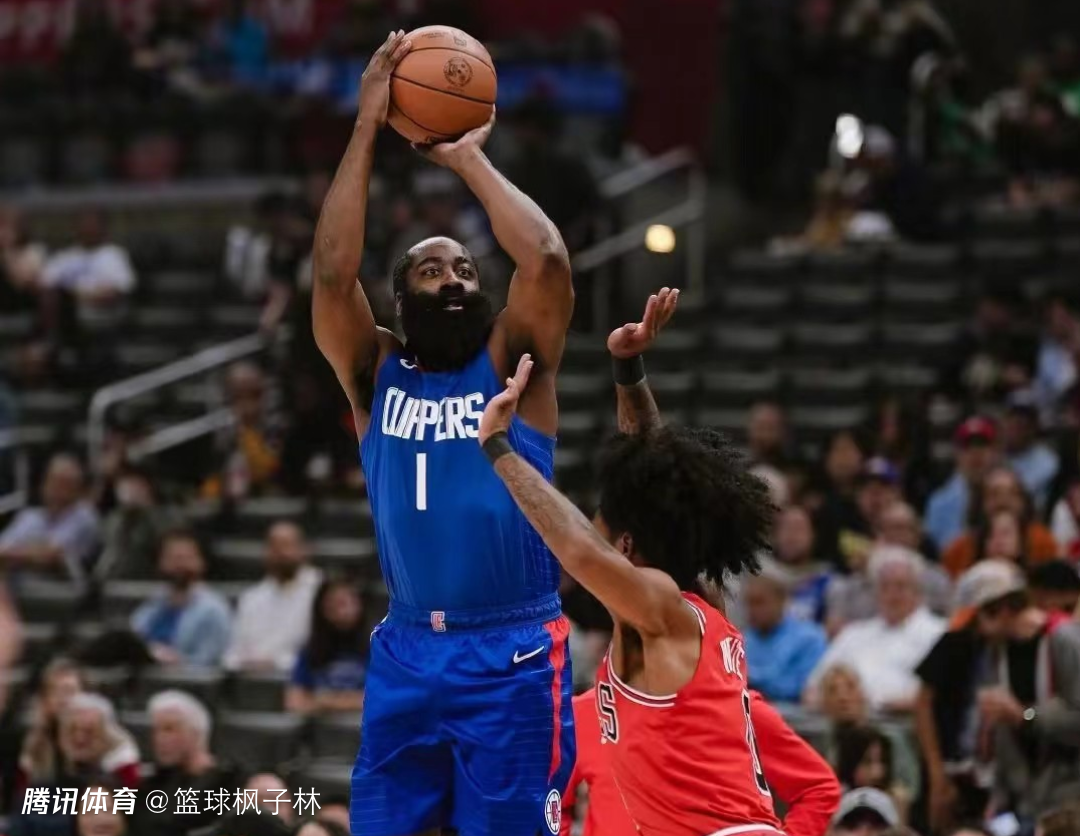 问鼎娱乐-哈登回归赛场，逆转首场状态亮眼，公牛观众沸腾！的简单介绍